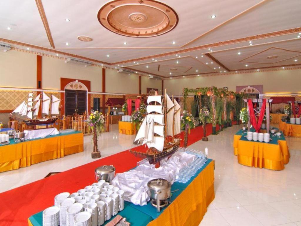 فندق ومطعم يوسرو Jombang المظهر الخارجي الصورة