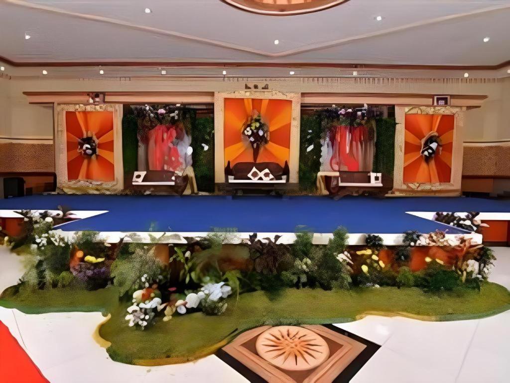 فندق ومطعم يوسرو Jombang المظهر الخارجي الصورة