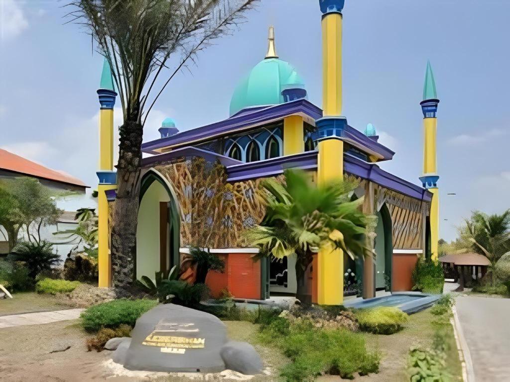 فندق ومطعم يوسرو Jombang المظهر الخارجي الصورة